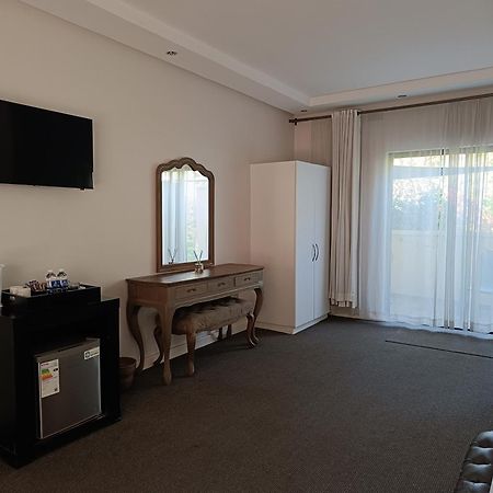 Jacaranda Hotel Хараре Екстериор снимка