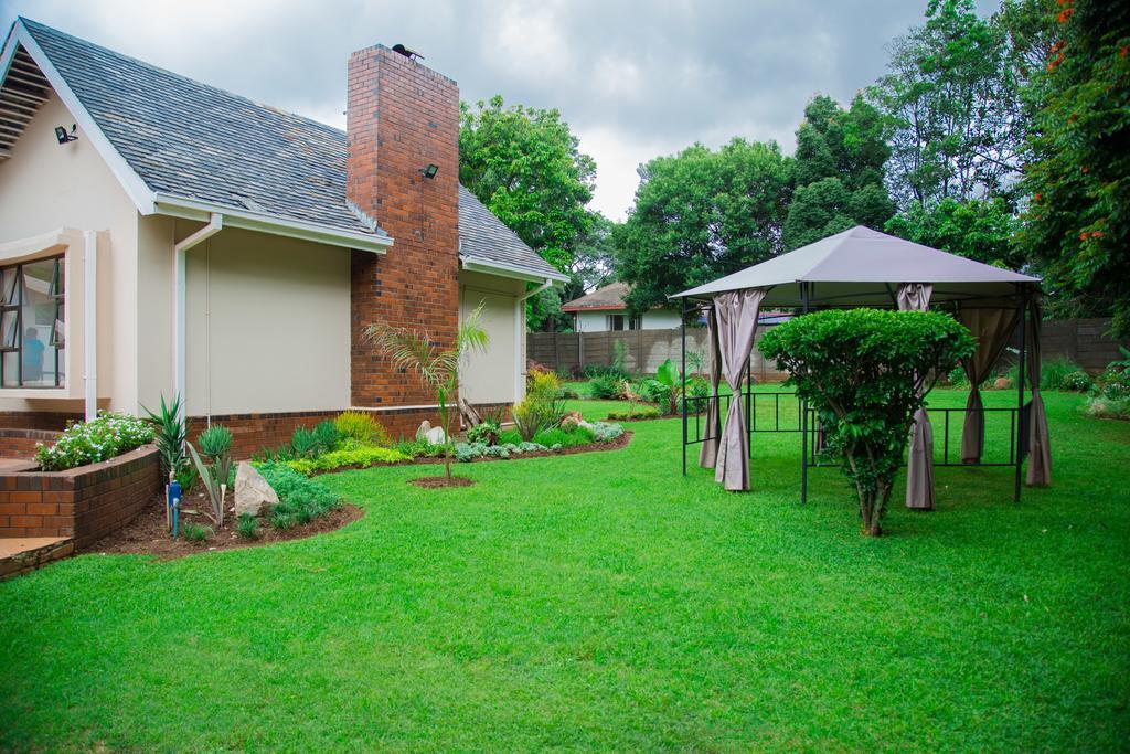 Jacaranda Hotel Хараре Екстериор снимка