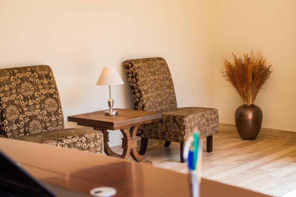 Jacaranda Hotel Хараре Екстериор снимка