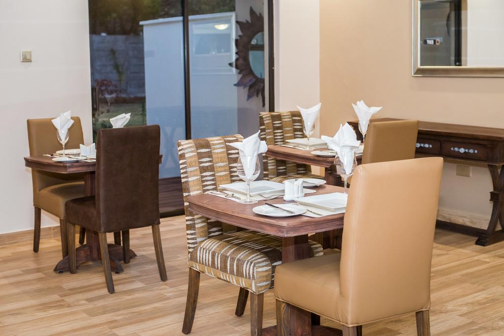 Jacaranda Hotel Хараре Екстериор снимка